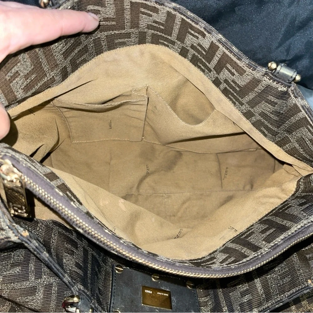 FENDI RARE FIND mia should tote Zucca excellent condition size 16W X 11H large - Picture 16 of 17